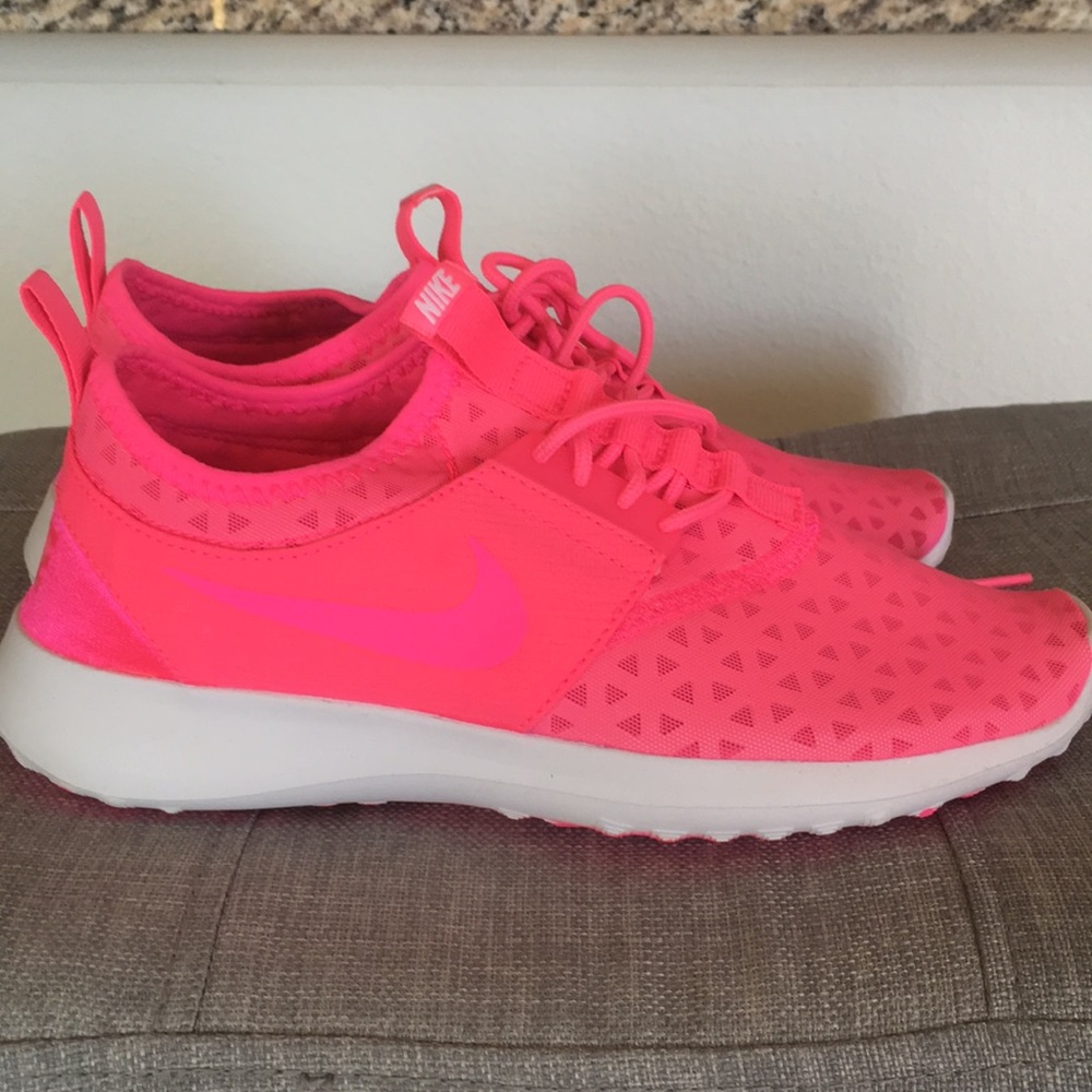 Nike tennis shoes
